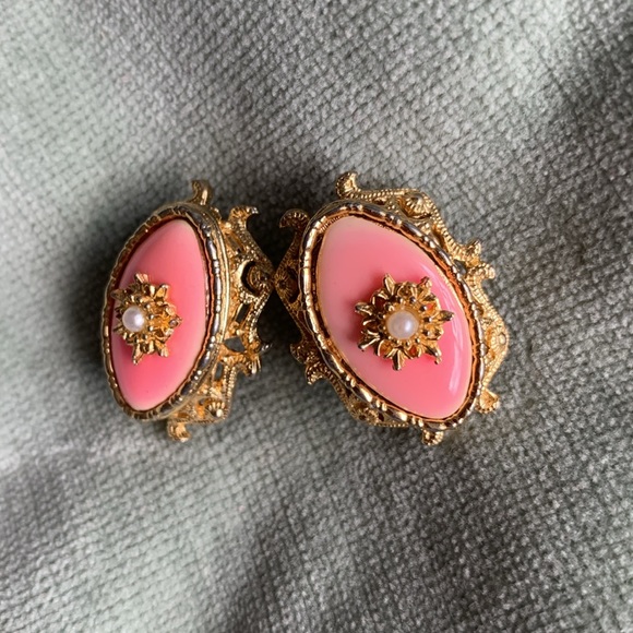 Vintage MOD earrings pink gold pearl enamel ornate clip on earrings - Picture 2 of 10